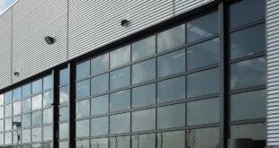 Как панорамные секционные ворота повышают привлекательность и функциональность коммерческих объектов